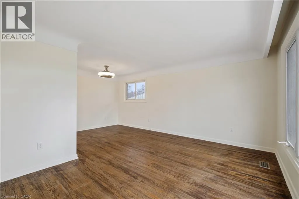 62 CLOKE Court