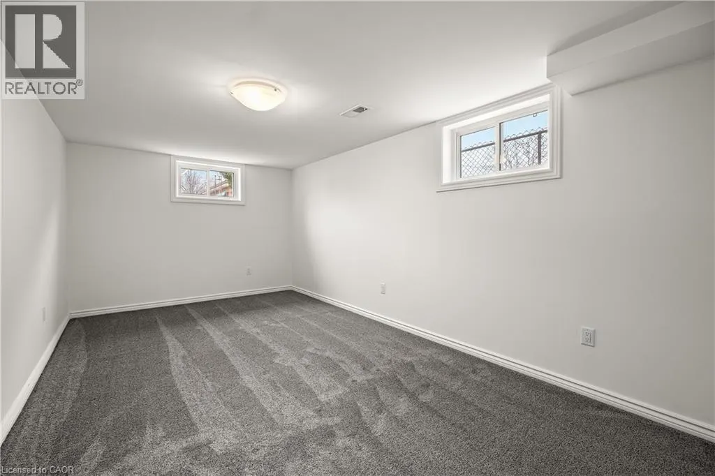 62 CLOKE Court