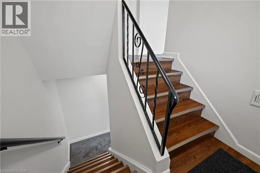 62 CLOKE Court
