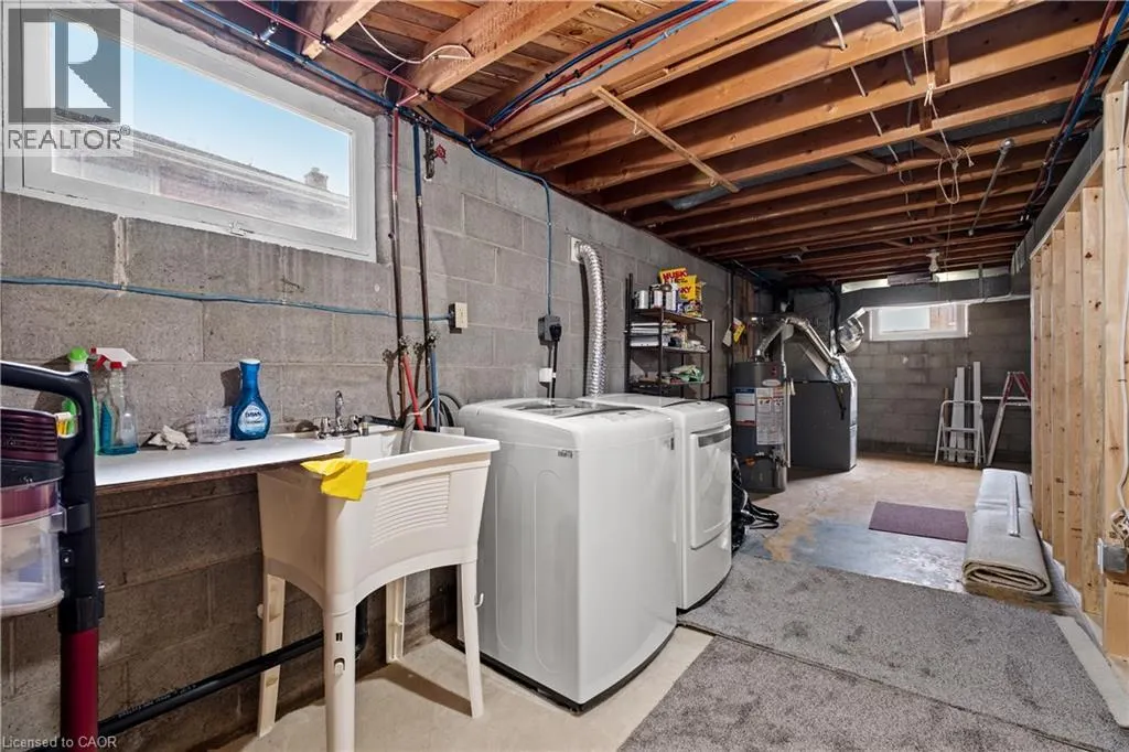 62 CLOKE Court