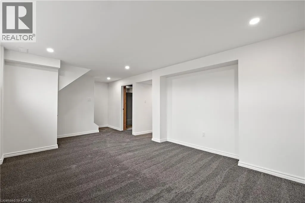62 CLOKE Court