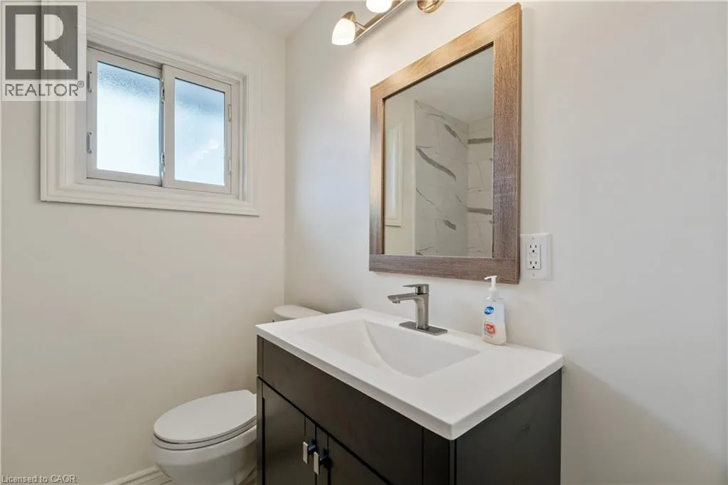 62 CLOKE Court