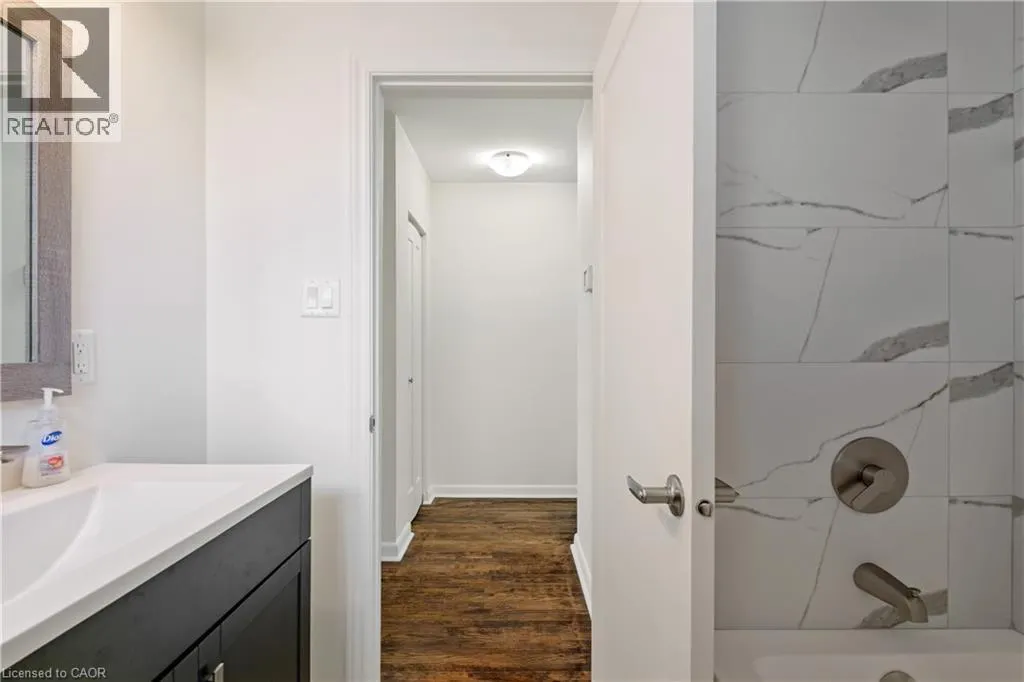62 CLOKE Court