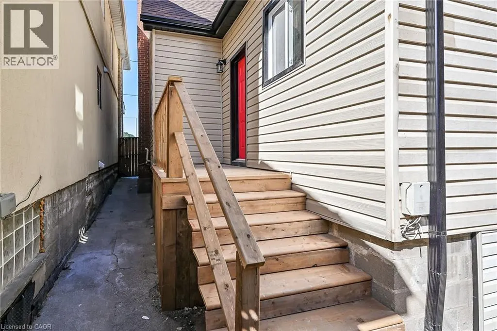 138 SANFORD Avenue N