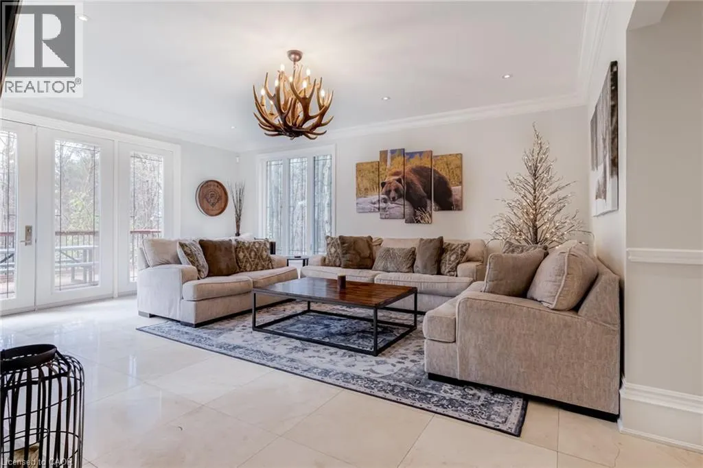 18 ELDER Crescent