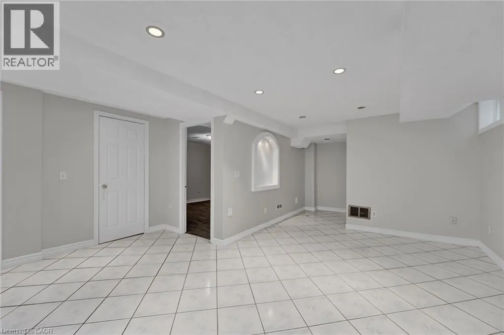1157 CHARMINSTER Crescent