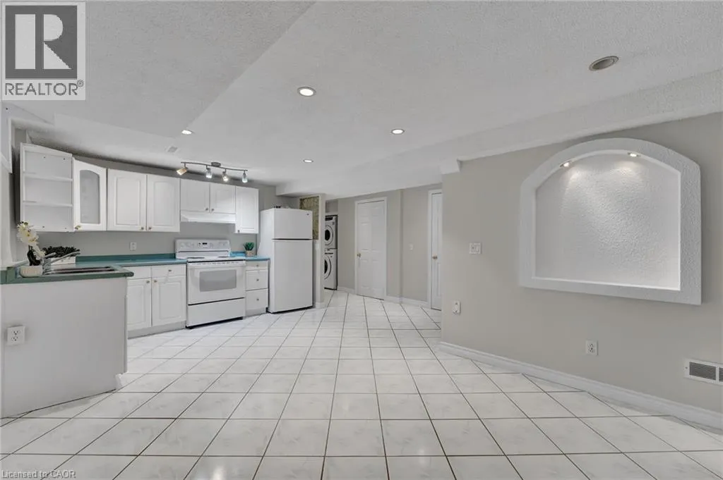1157 CHARMINSTER Crescent