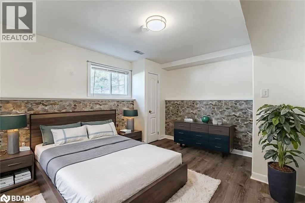 239 SIMCOE Street