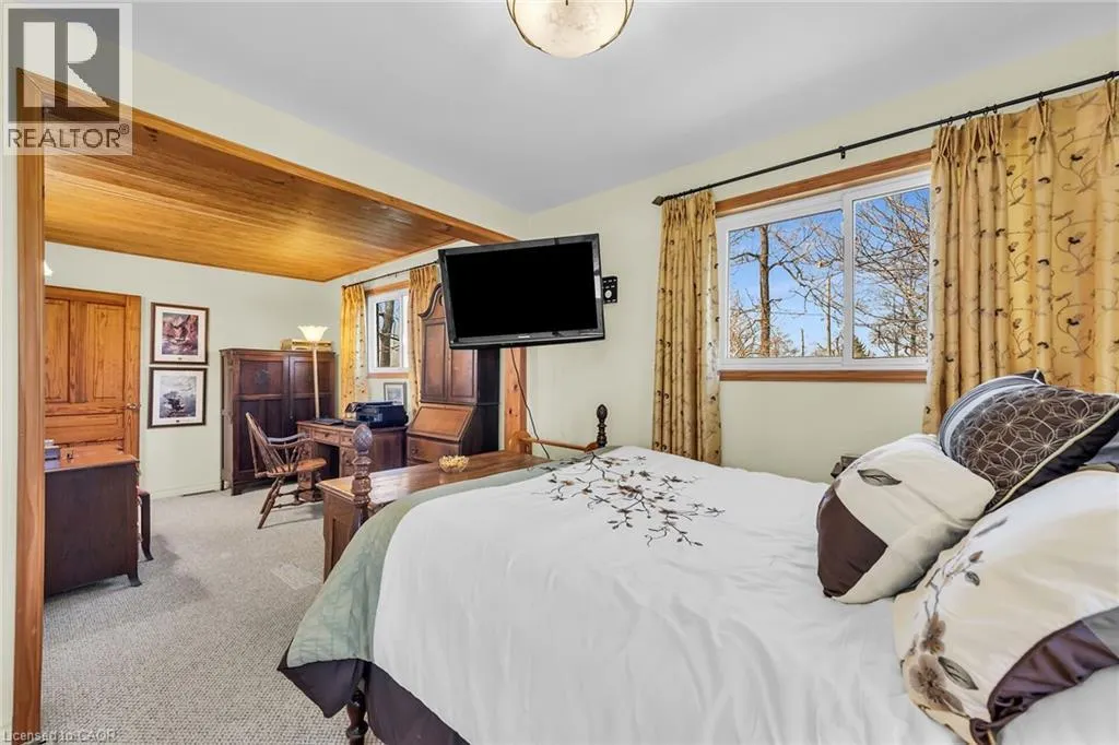 555 EDGEWATER Place