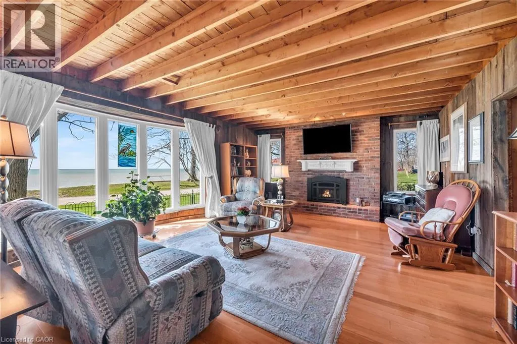 555 EDGEWATER Place
