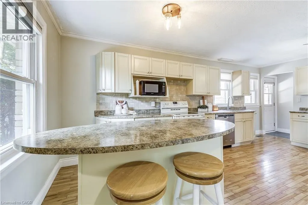 1216 DE QUINCY Crescent