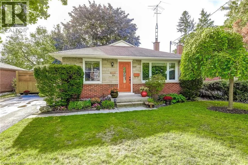 1216 DE QUINCY Crescent