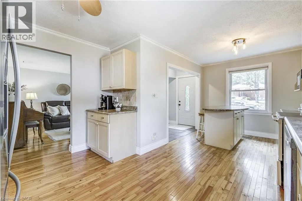 1216 DE QUINCY Crescent