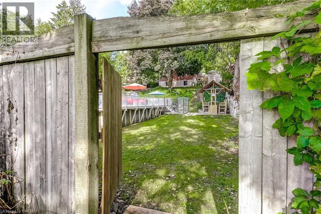 1216 DE QUINCY Crescent