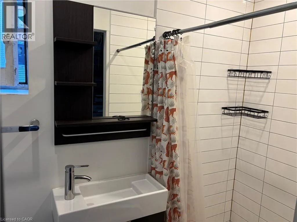 123 MACNAB Street S Unit# 4, #4