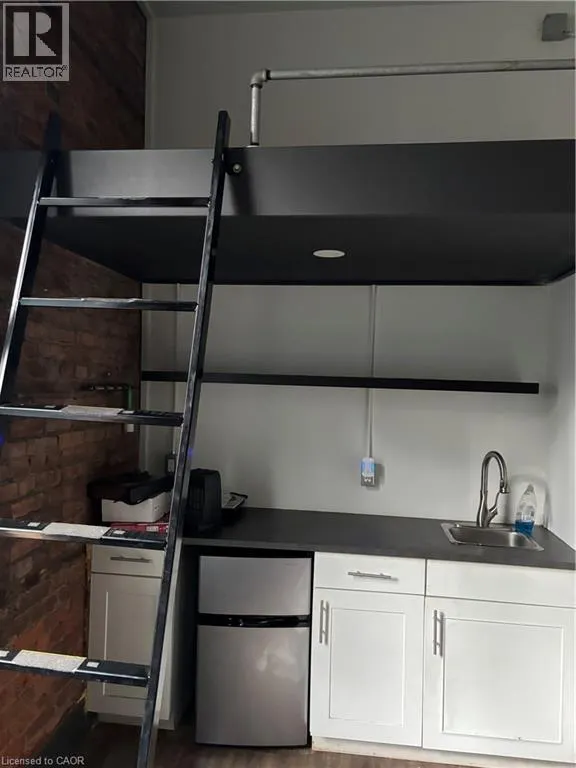 123 MACNAB Street S Unit# 4, #4