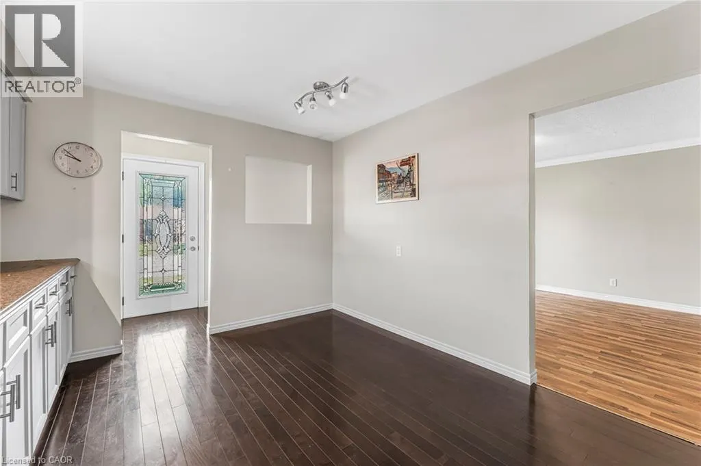 27 LOCKE Avenue