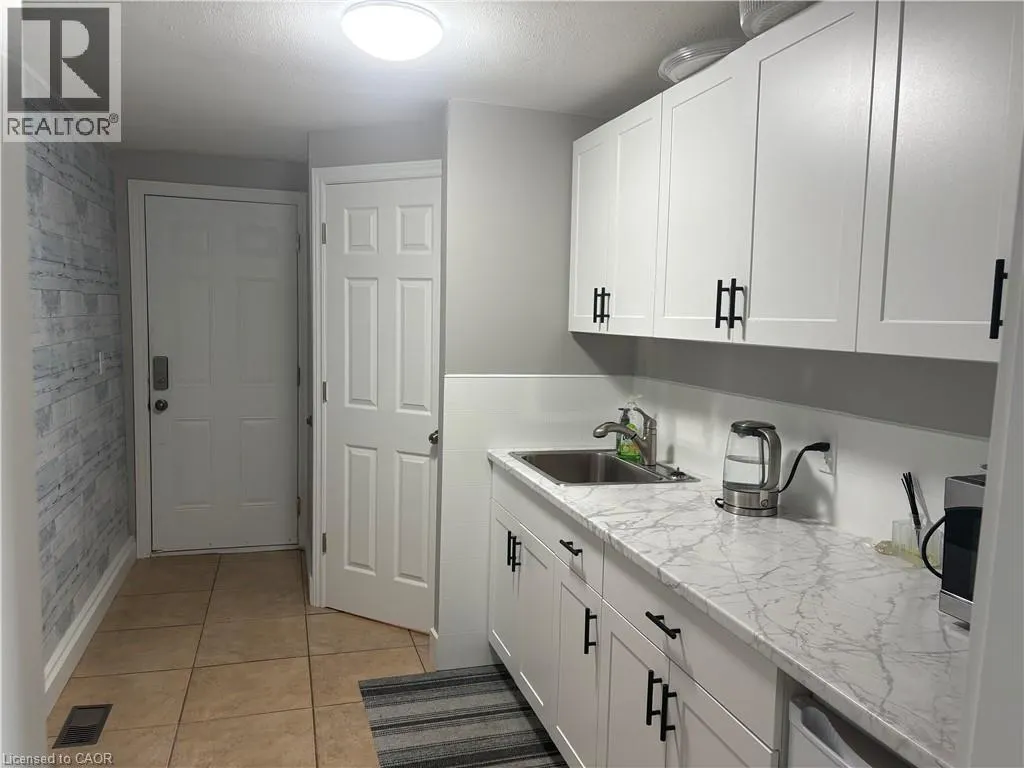 219 ST CATHARINES Street Unit# 3, #3