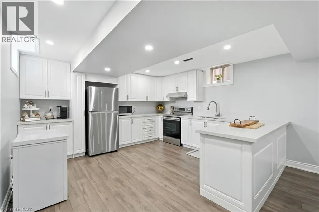 1533 UPPER SHERMAN Avenue