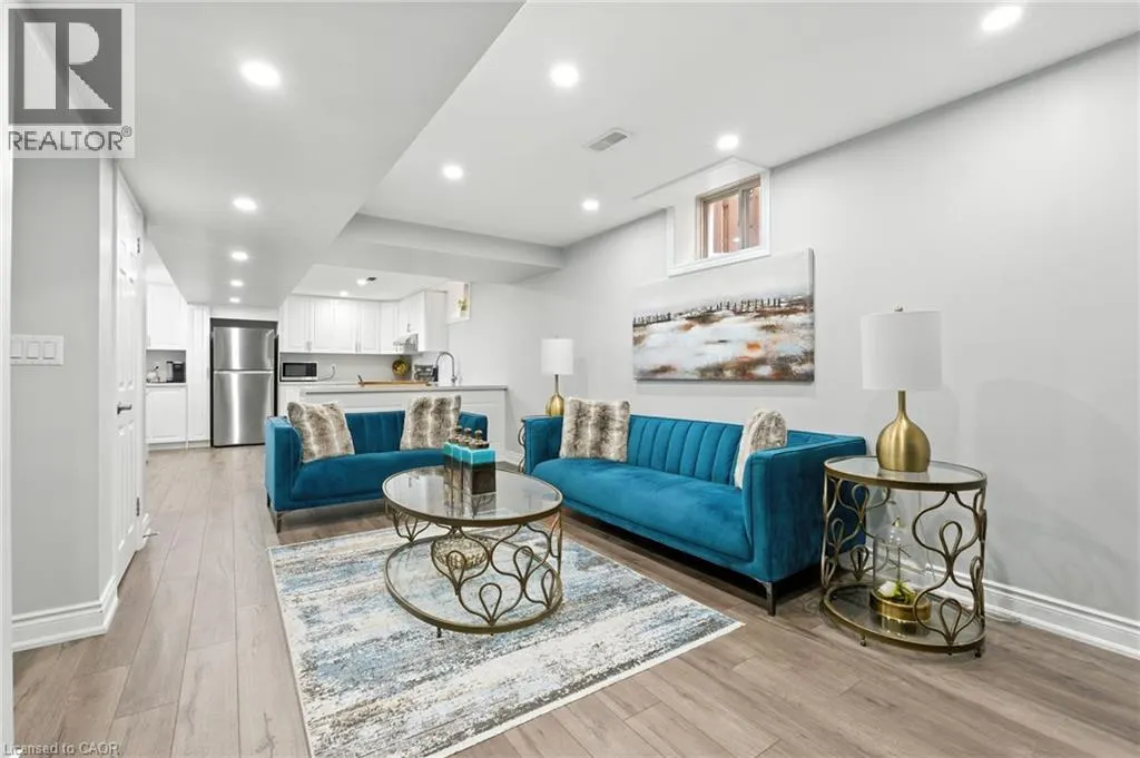1533 UPPER SHERMAN Avenue