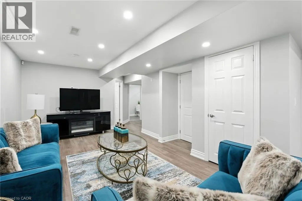 1533 UPPER SHERMAN Avenue