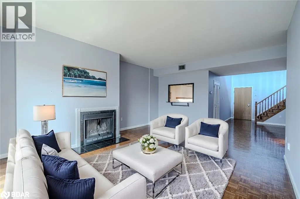 80 FRONT Street E Unit# 824, #824