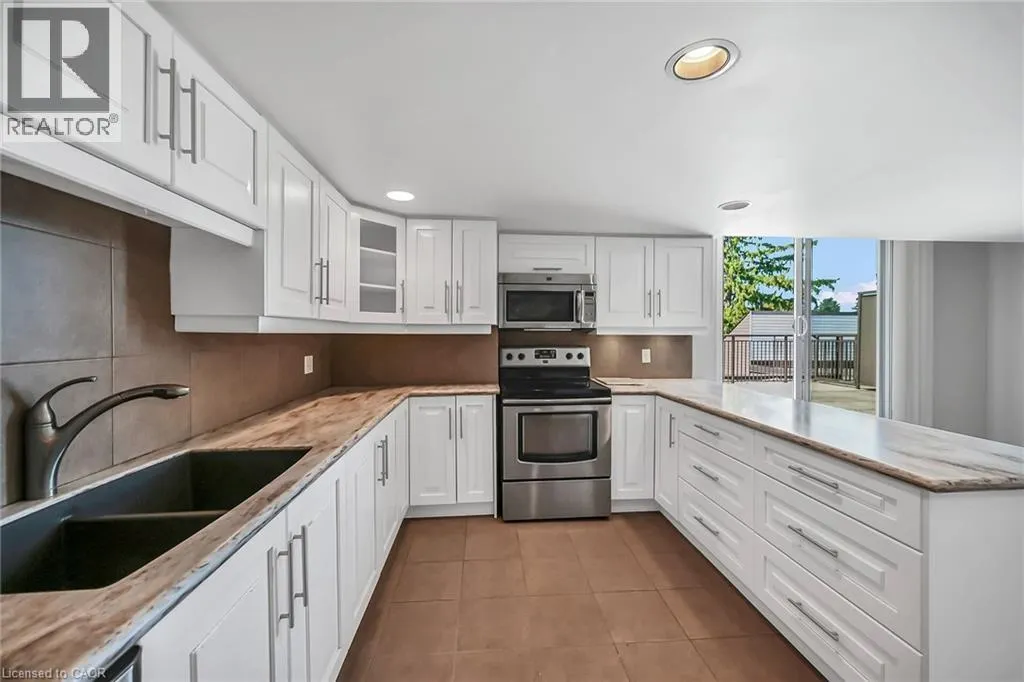 150 WILSON Street W Unit# PH1, #PH1