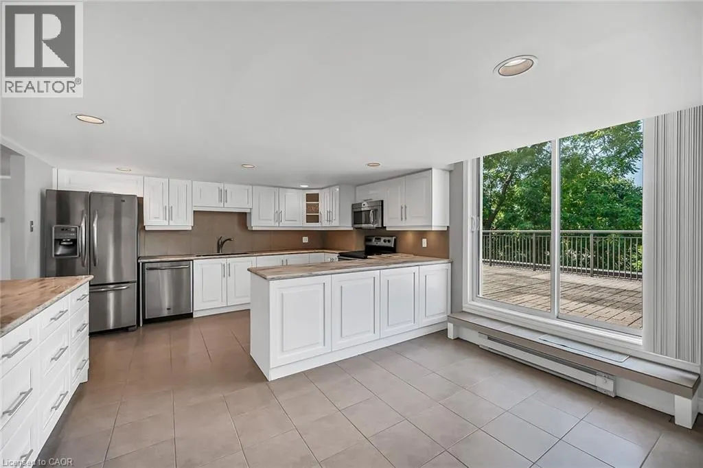 150 WILSON Street W Unit# PH1, #PH1