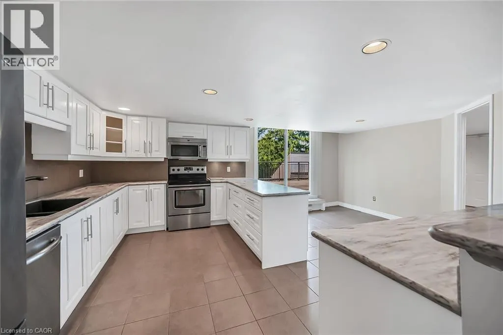 150 WILSON Street W Unit# PH1, #PH1