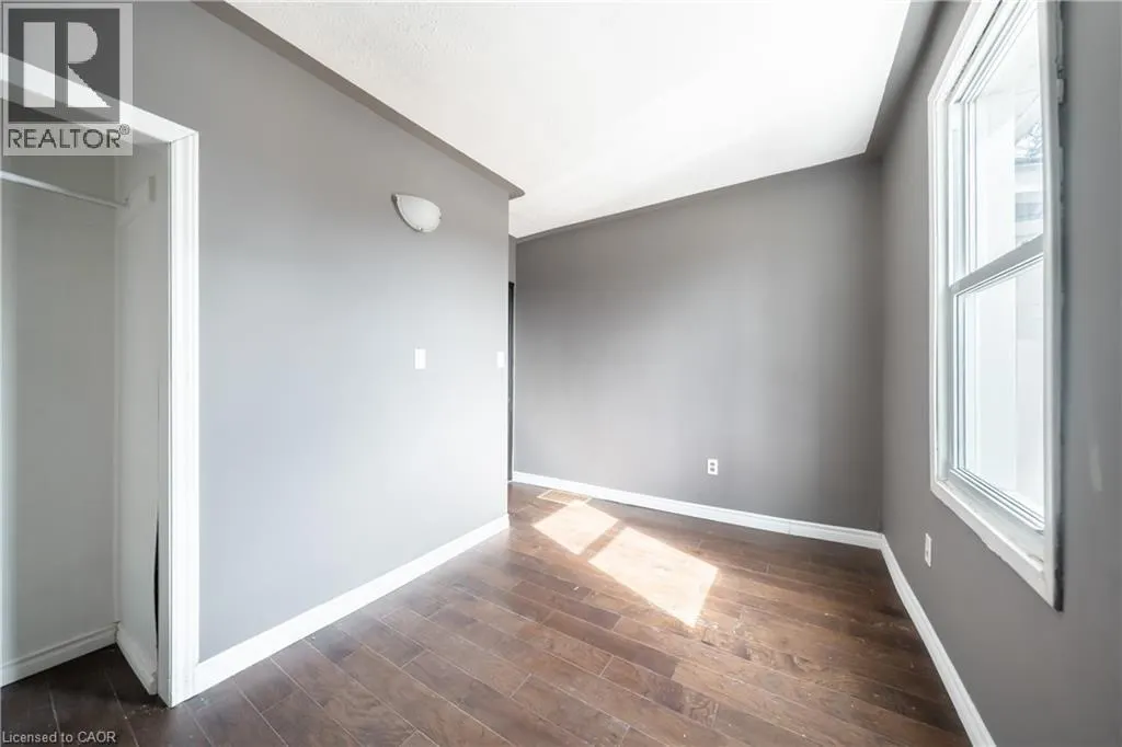 21 RENFREW Street E