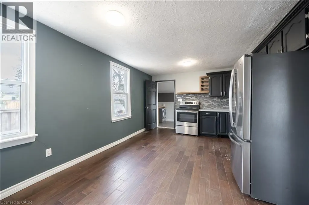 21 RENFREW Street E