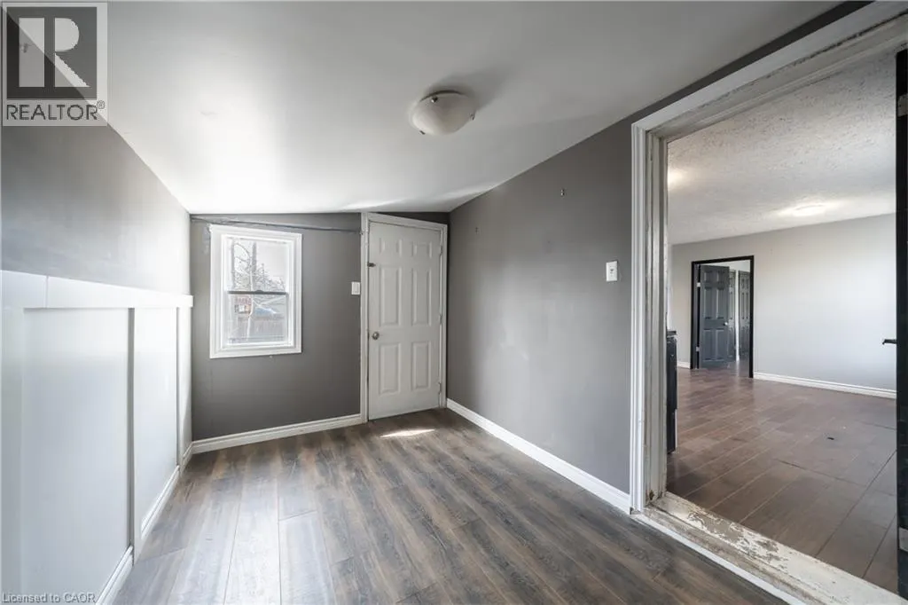 21 RENFREW Street E