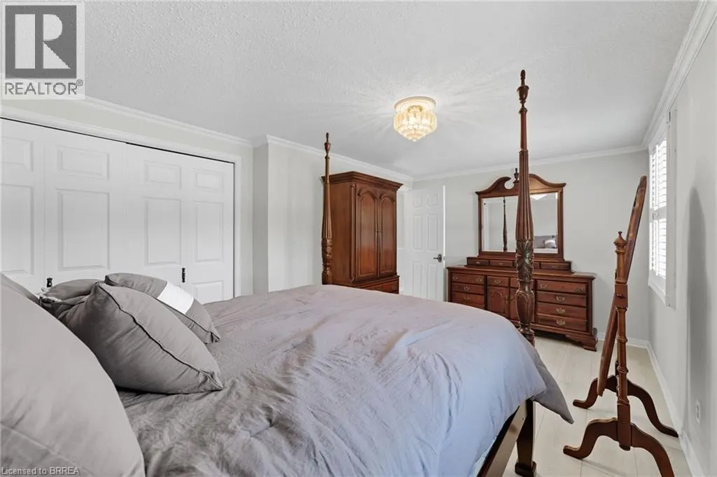 324 BURNETT Avenue
