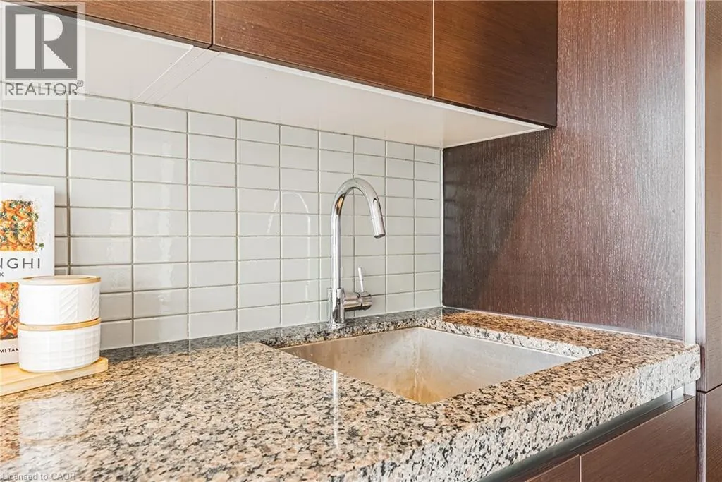 629 KING Street W