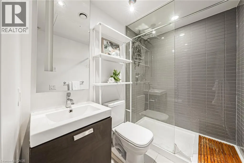 629 KING Street W
