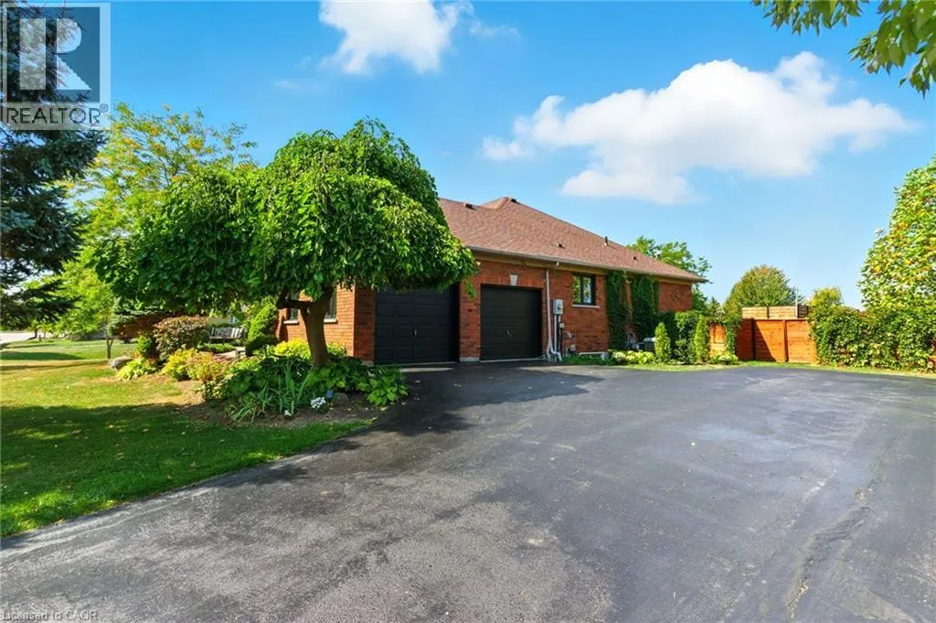 10 FEATHERSTONE Avenue