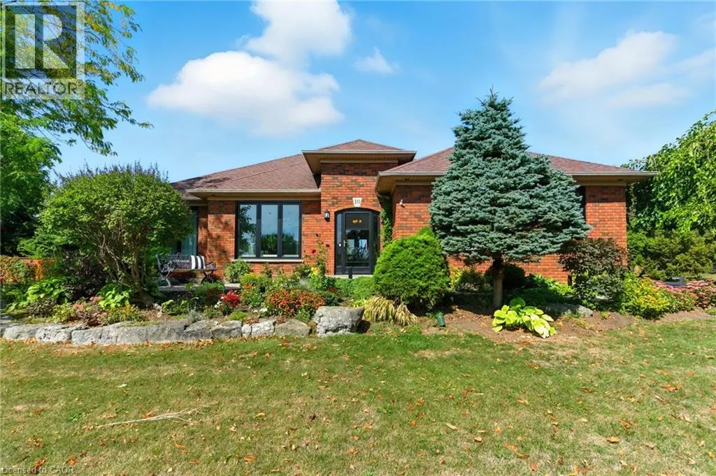 10 FEATHERSTONE Avenue