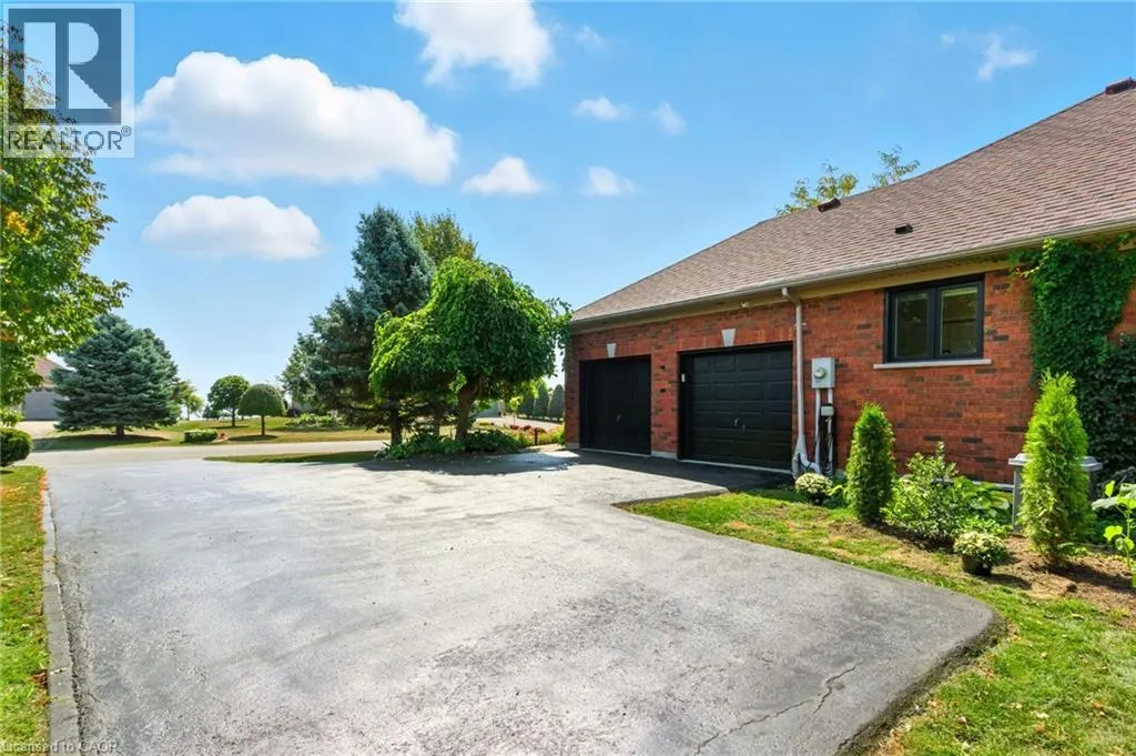 10 FEATHERSTONE Avenue