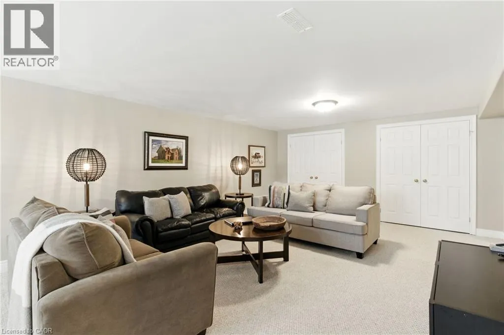10 FEATHERSTONE Avenue