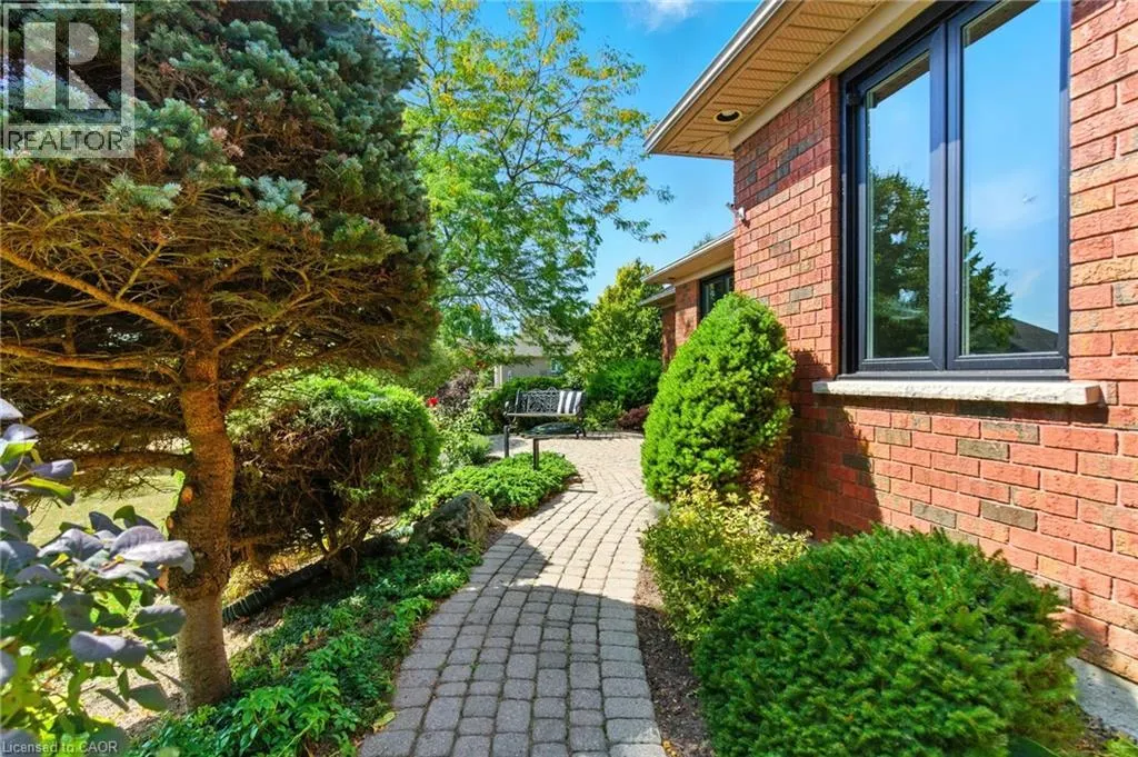 10 FEATHERSTONE Avenue