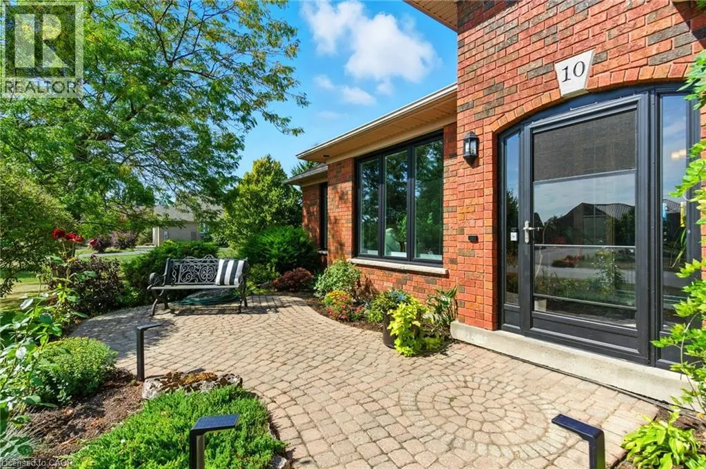 10 FEATHERSTONE Avenue