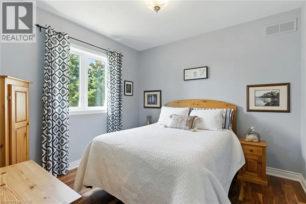10 FEATHERSTONE Avenue