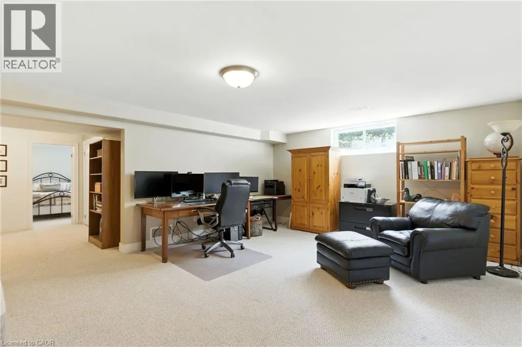 10 FEATHERSTONE Avenue