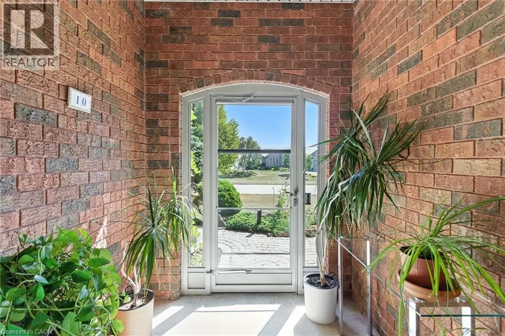 10 FEATHERSTONE Avenue