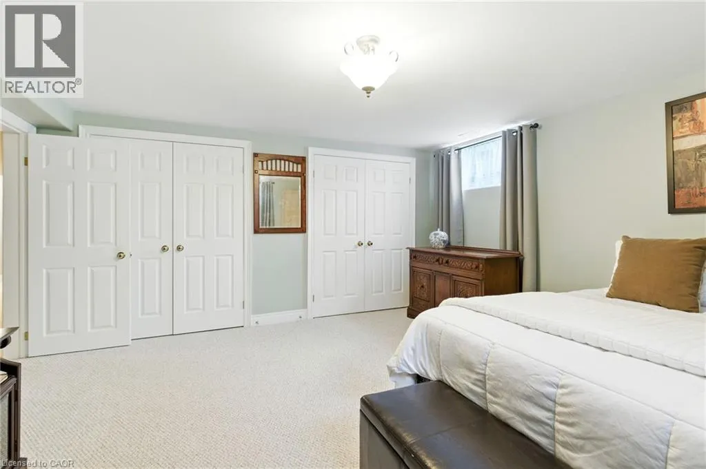 10 FEATHERSTONE Avenue