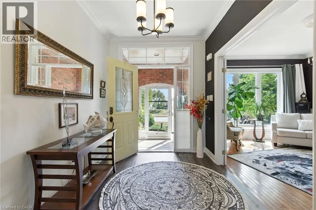 10 FEATHERSTONE Avenue