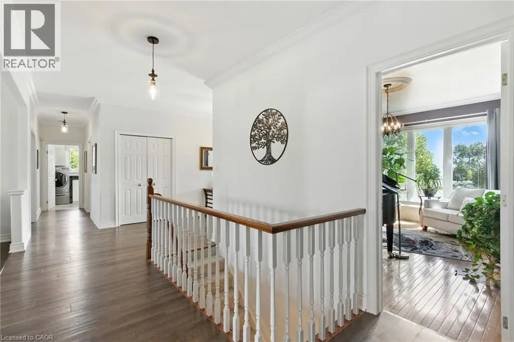 10 FEATHERSTONE Avenue
