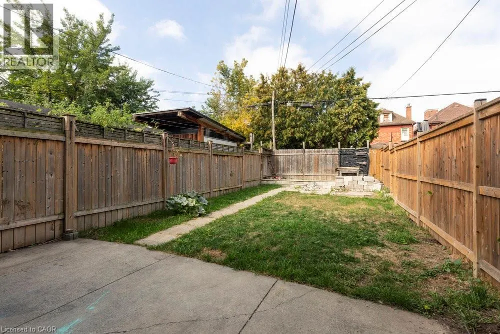 21 FULLERTON Avenue