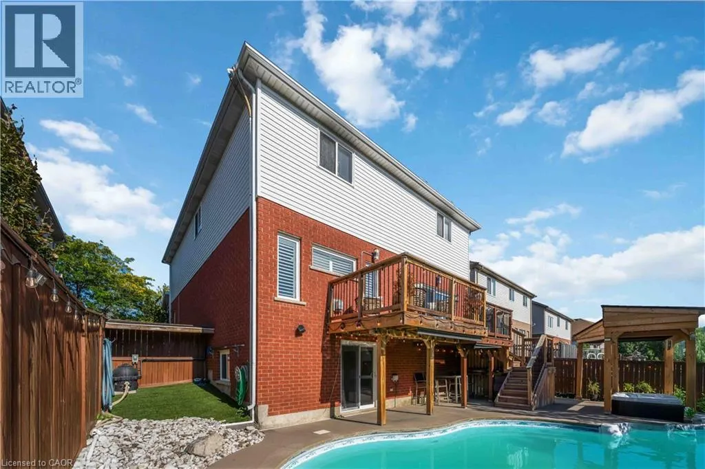 39 HONEY LOCUST Circle