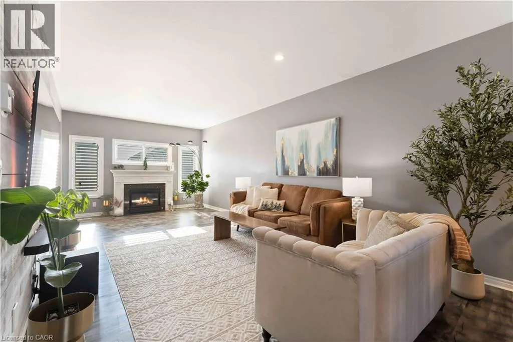 39 HONEY LOCUST Circle